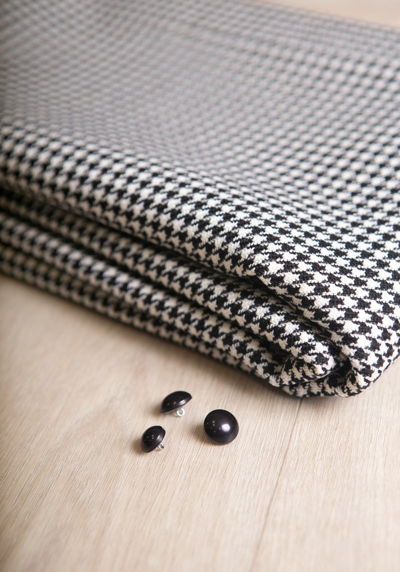 Houndstooth wool fabric for tailoring