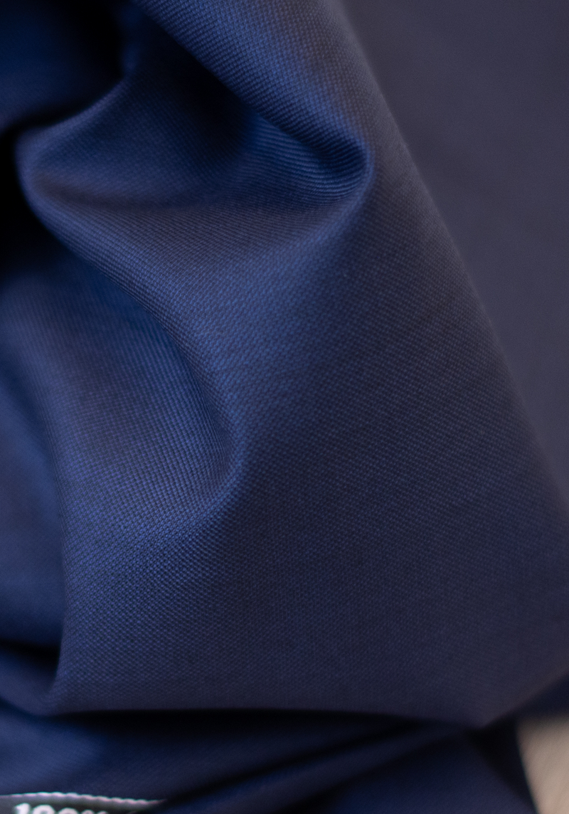 Fil à Fil 100% Navy Blue woollen suiting fabric - by 10 cm