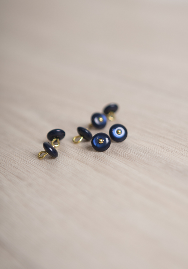 Navy blue Wink Sewing Button with shaft 10 mm