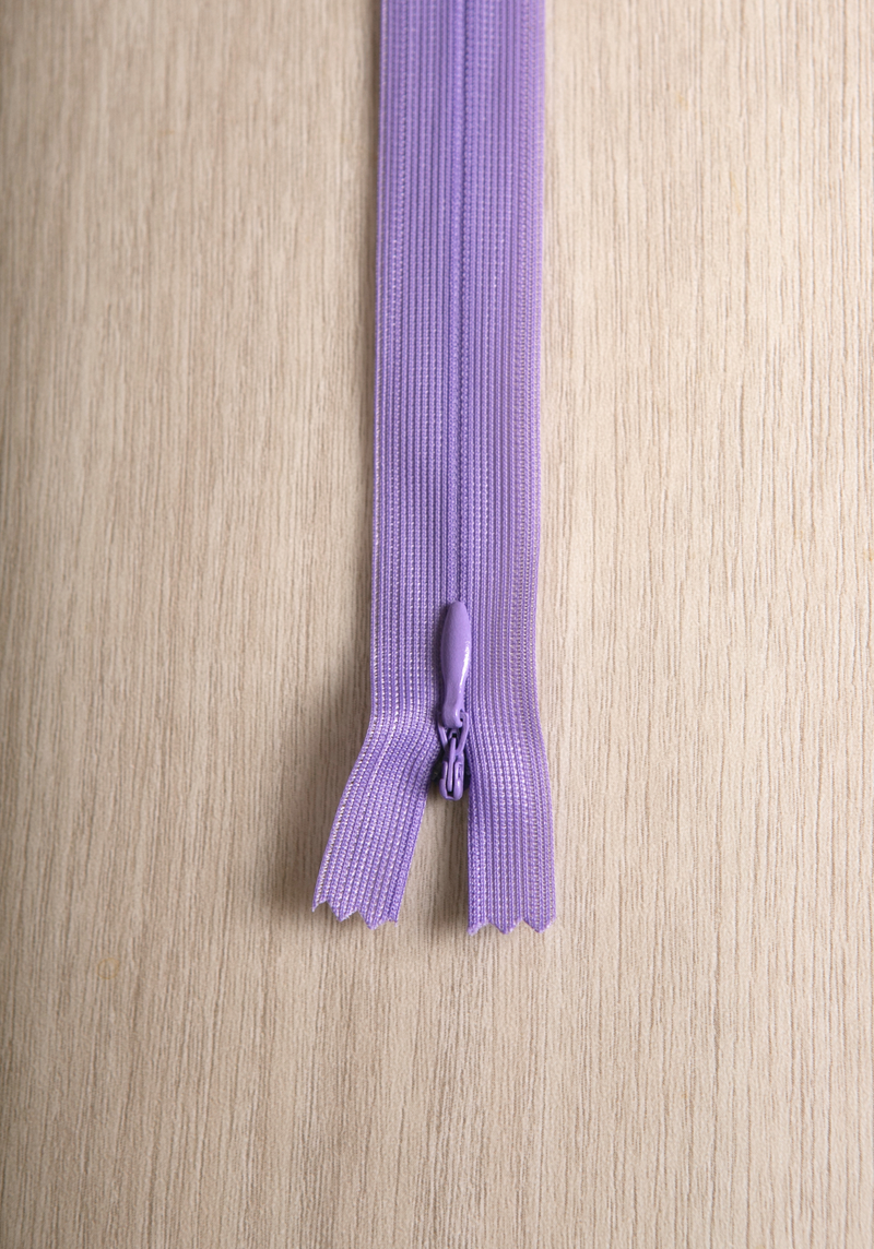 40cm Raspberry Invisible Zip 40cm Non-Separating Invisible Zip – Maison Fauve UK
