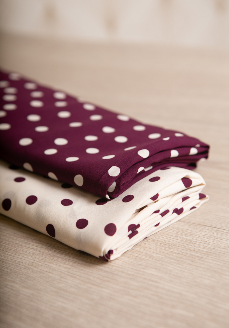 Poplin viscose Lunares - by 10cm